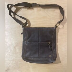 The Sak Stylish Black Leather Crossbody Bag (QM)